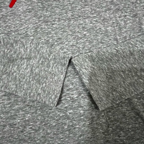 Christmas Tahari  cropped long sleeve Peace t-shirt
Red Peace appliqué size M - Picture 5 of 5